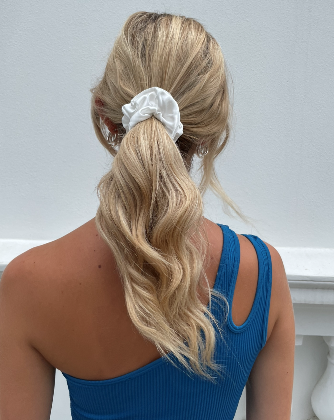 DREAMSILK scrunchie worn in the hair