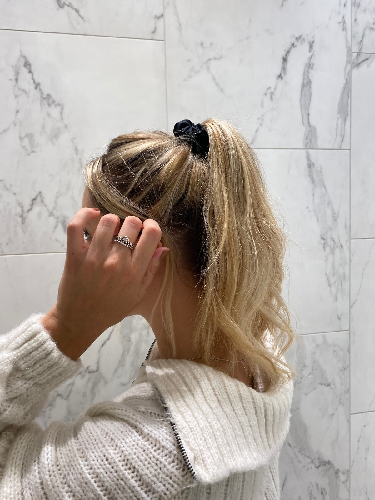 DREAMSILK silk scrunchie styling